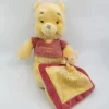 Disney Winnie L'ourson Peluche Avec Doudou Jaune Rouge 35 Cm